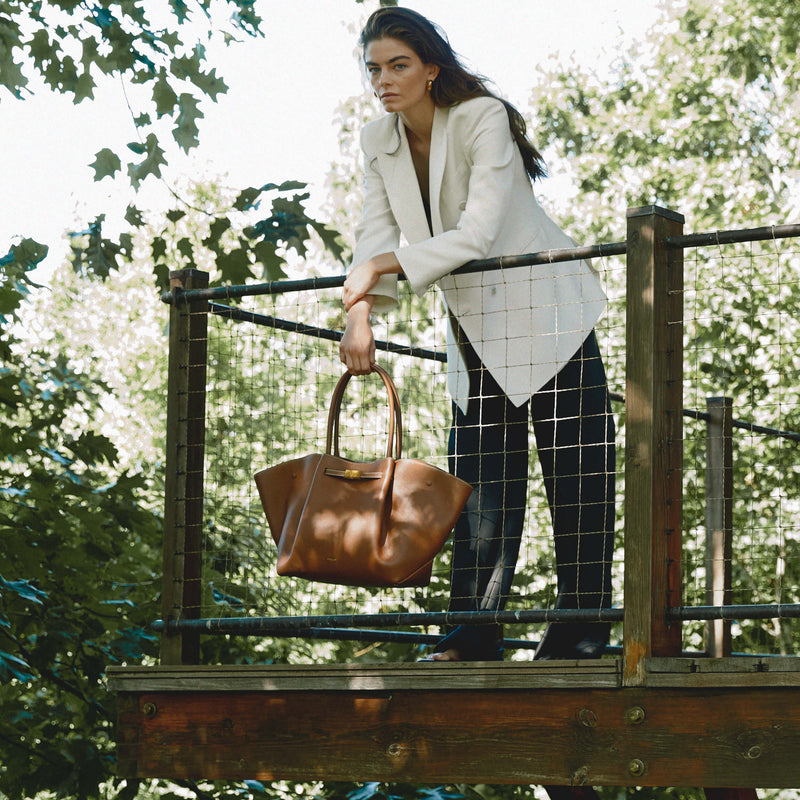 The New York Tan Small Grain Ecru Stitching